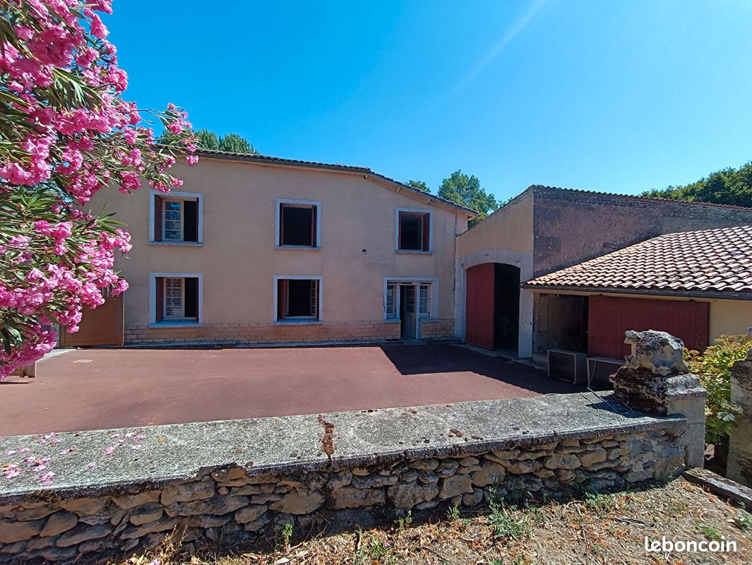 Maison 5 pièces 147 m² · à Louzac-Saint-André · 147 m² · 168 320 €