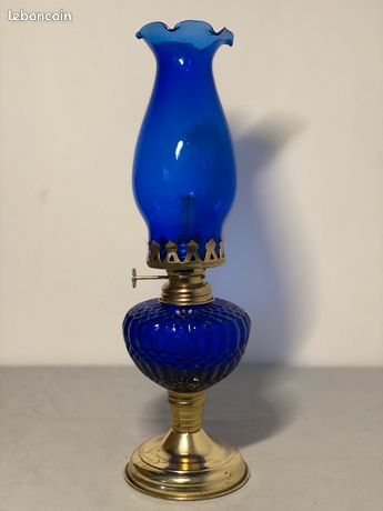 Une véritable mini lampe à huile en verre bleu effet ancien pour la décoration - Un grand marché