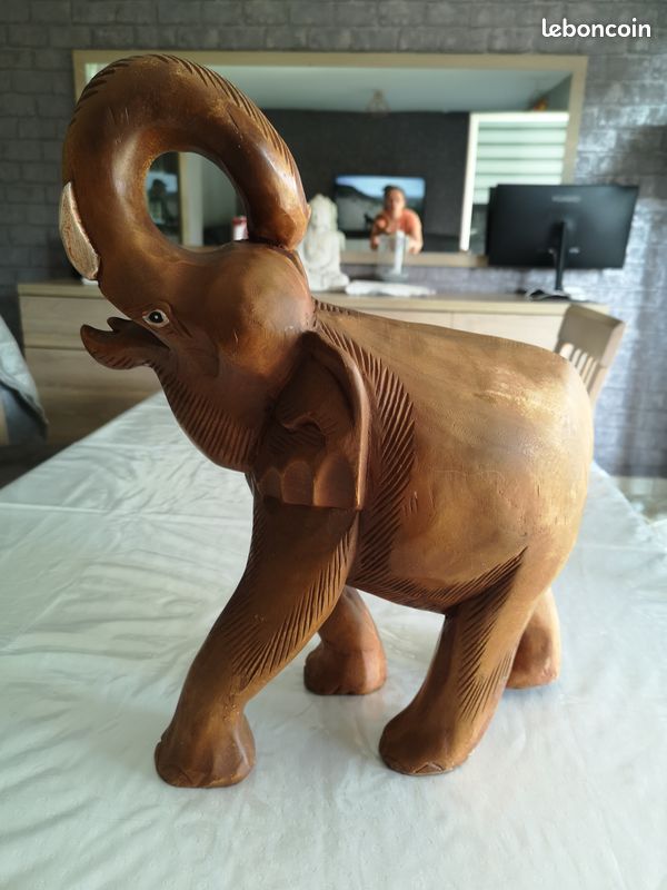 Elephant en bois (image 1)
