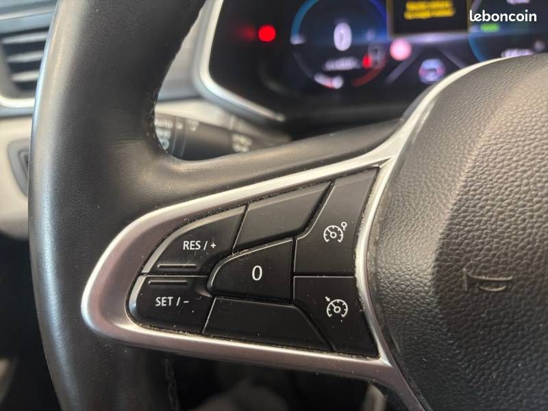 Renault Captur E-Tech Plug-in 160 Initiale Paris (image 31)