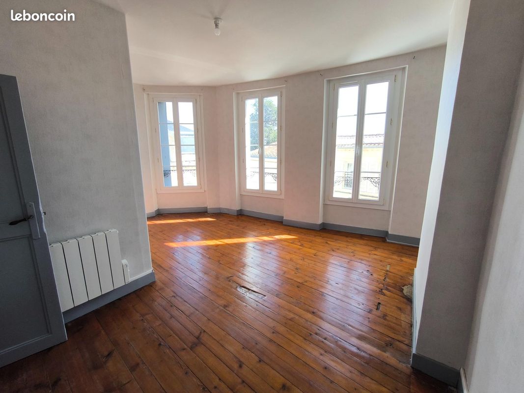 Immeuble 190 m² · à Saint-Jean-d'Angély · 190 m² · 269 000 €