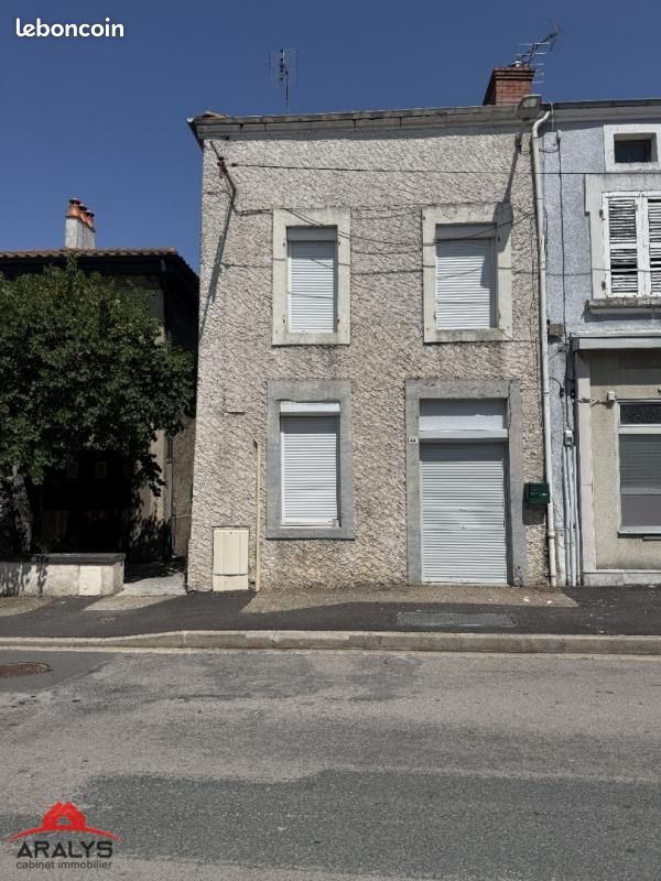 Maison 4 pièces 105 m² · à Saint-Martin-d'Estréaux · 105 m² · 45 000 €