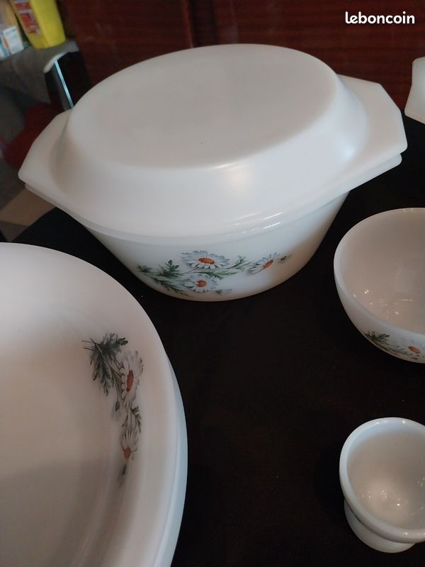 Vaisselle Vintage ... Assiettes à dessert Arcopal * Marguerite et Tournesol