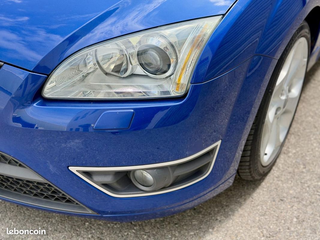 FORD FOCUS ST 2.5 225Ch MK2- Toit ouvrant - xénons - Première main (image 32)