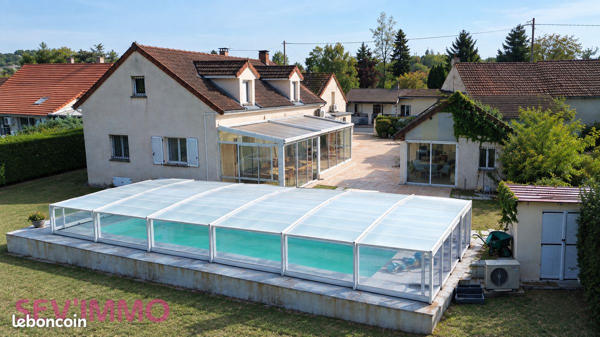 Maison 6 pièces 236 m² · à Saint-Rémy-en-Rollat · 236 m² · 395 000 €