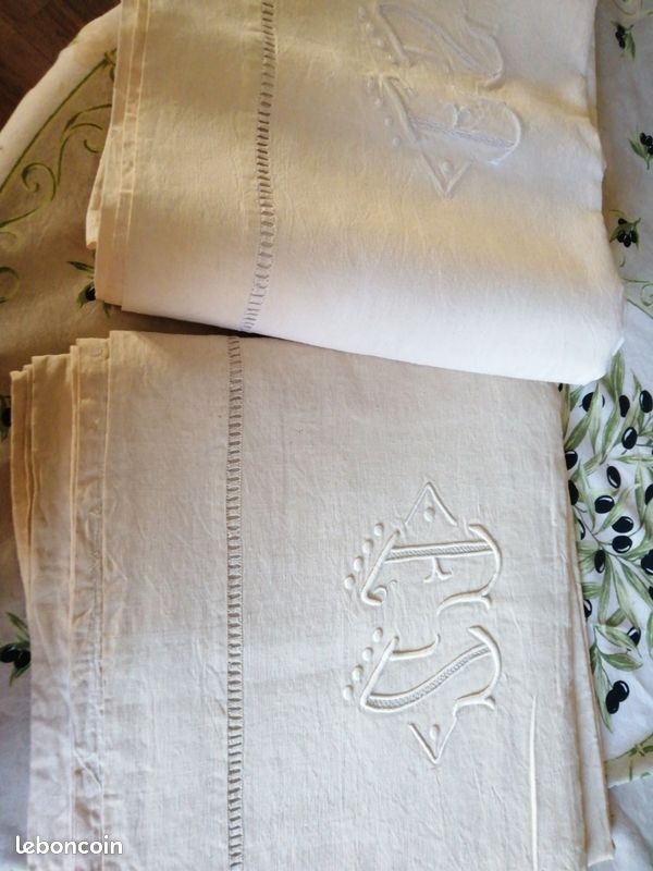 DRAP ANCIEN METIS MONOGRAMMES YM N10