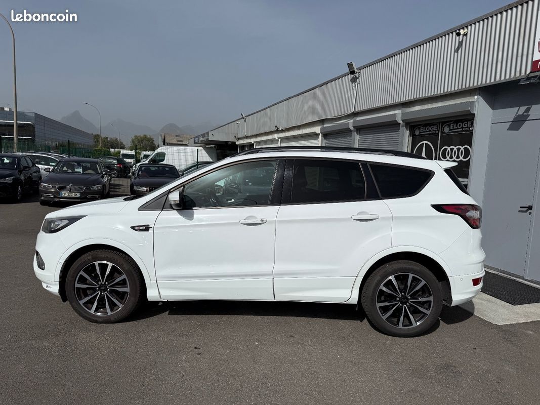 FORD KUGA 2.0 TDCi 150 SS 4x2 BVM6 ST-Line Black Silver / TOIT OUVRANT PANO / FULL ENTRETIEN (image 9)