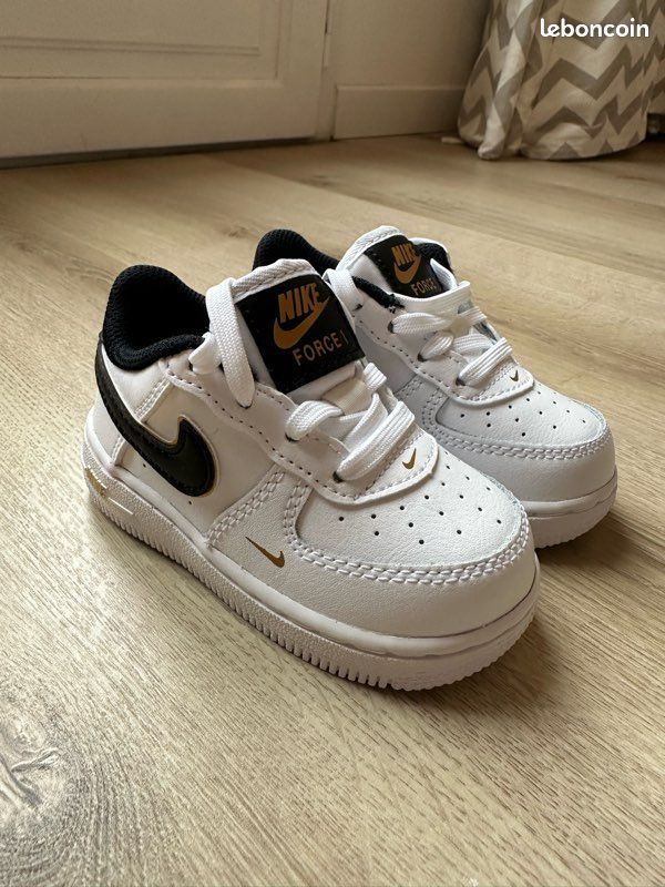 Chaussure Air Force Bebe Noir Nike Air Force Low LV8 Blanc