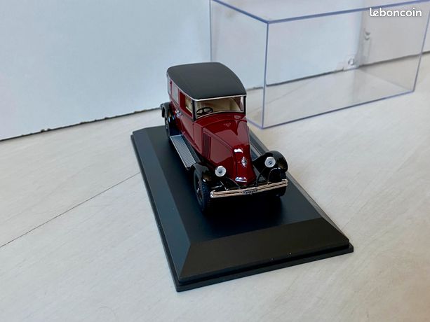 Modèle Réduit Renault Juvaquatre Coupé 1941 Bordeaux 1/43 - Universal Hobbies - Occasion