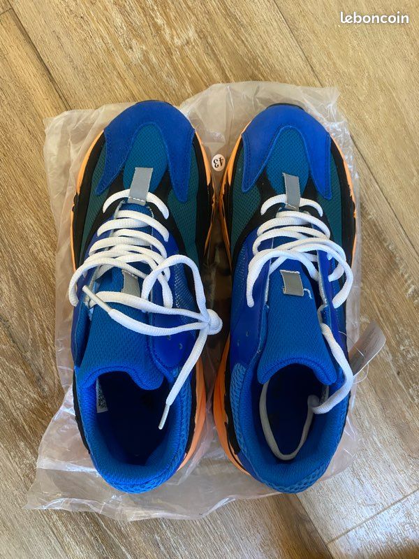 Yeezy wave runner (image 2)
