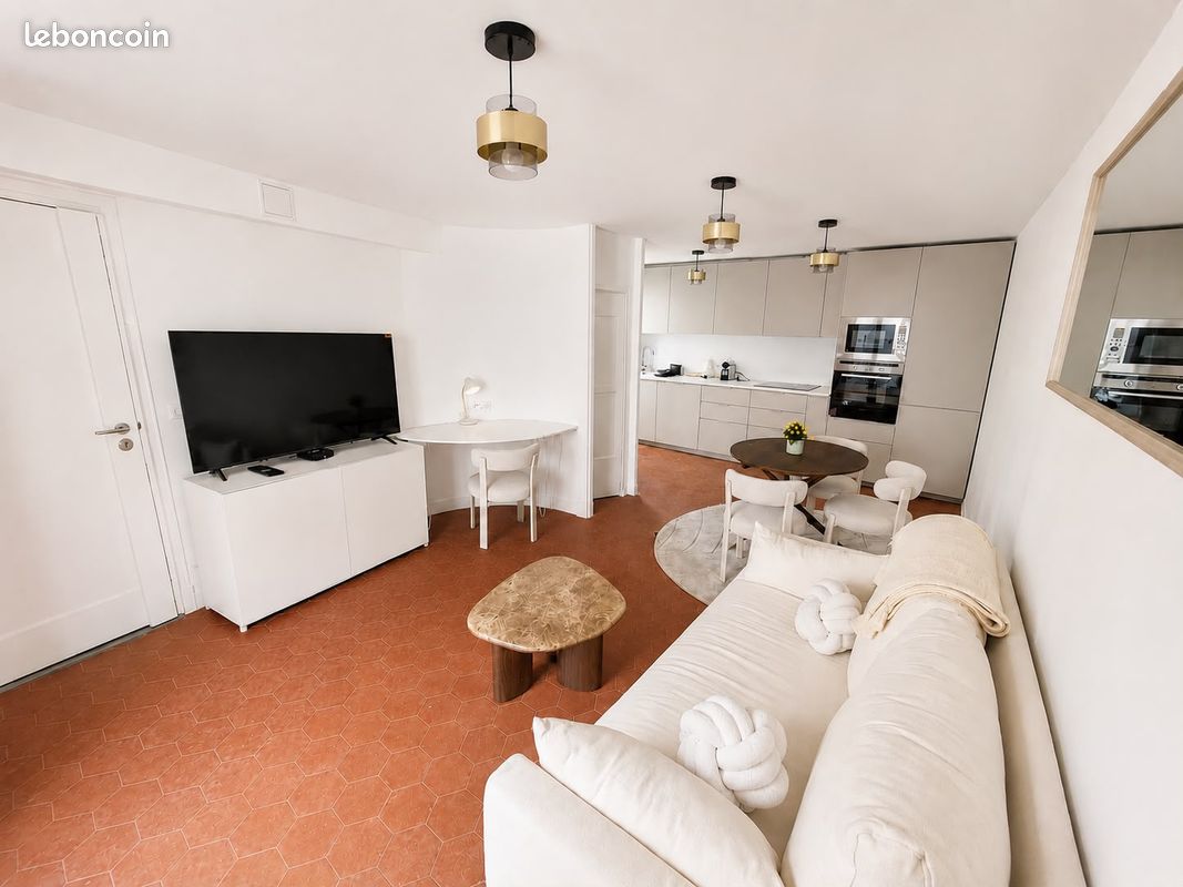 Appartement 2 pièces 45 m² · à Paris · 45 m² · 2 700 €