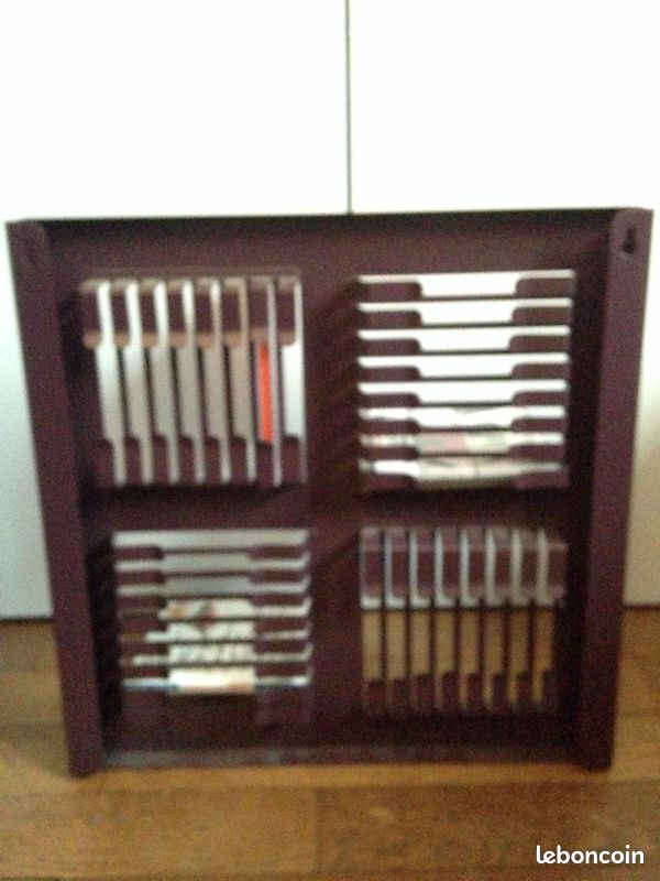Porte CD MURAL couleur aubergine (image 2)