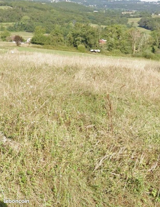Terrain à bâtir de 1000 m² à LA CHAPELLE-AUX-BROCS (19) · 44 000 €