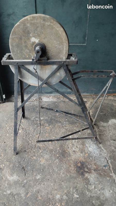 Meule à aiguiser (image 2)