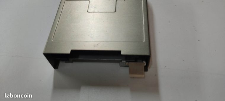 LECTEUR DISQUETTE 51/4 pour Commodore Amiga modèle 1541 EUR 30,50 - FR