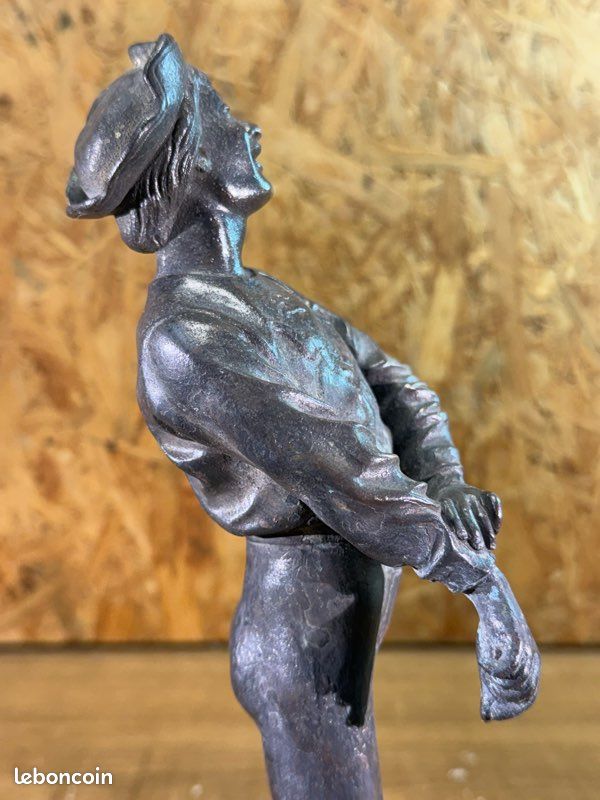 Sculpture ancienne en bronze – Alfred Barye (1839-1882) – Personnage Renaissance souriant (image 10)