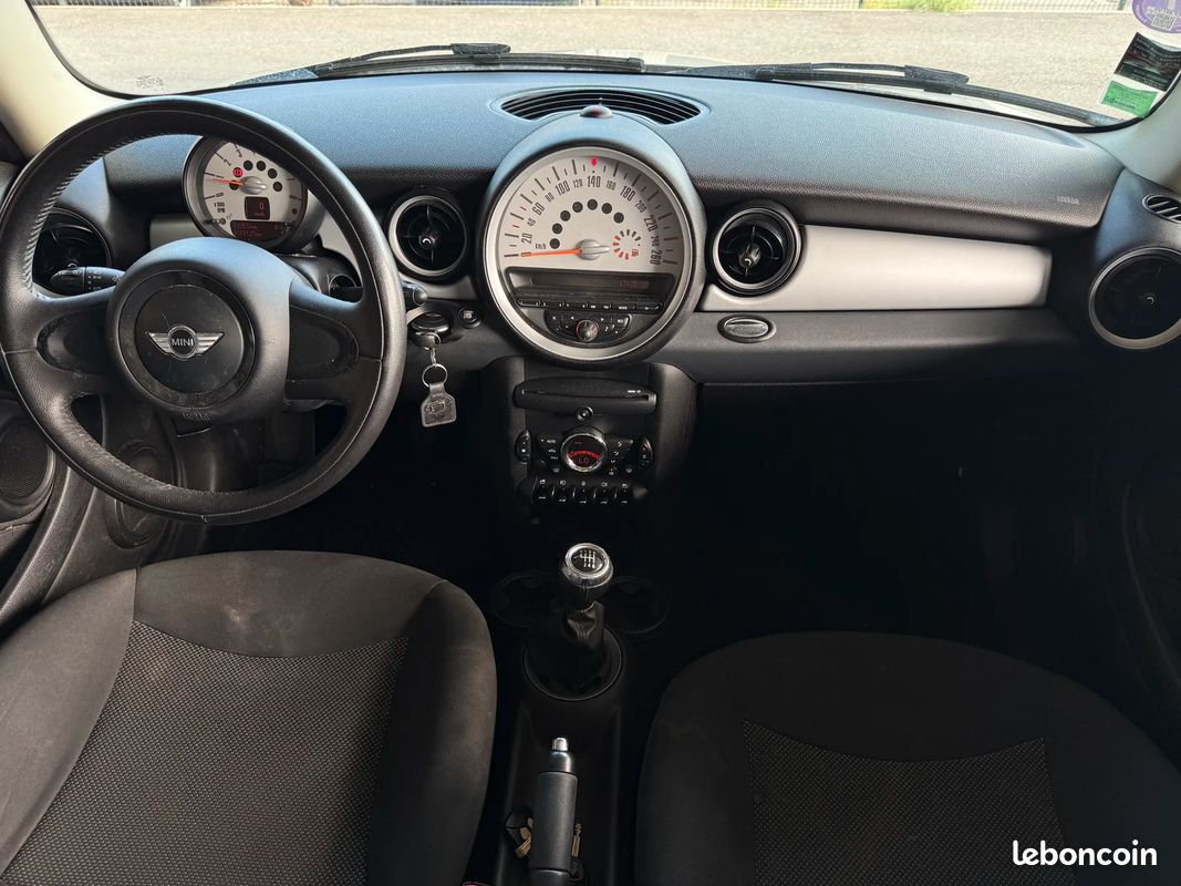 Mini COOPER (R56) LCI One 1.6 i 16V 98 CV + CLIM AUTO + PHARES AUTO (image 9)