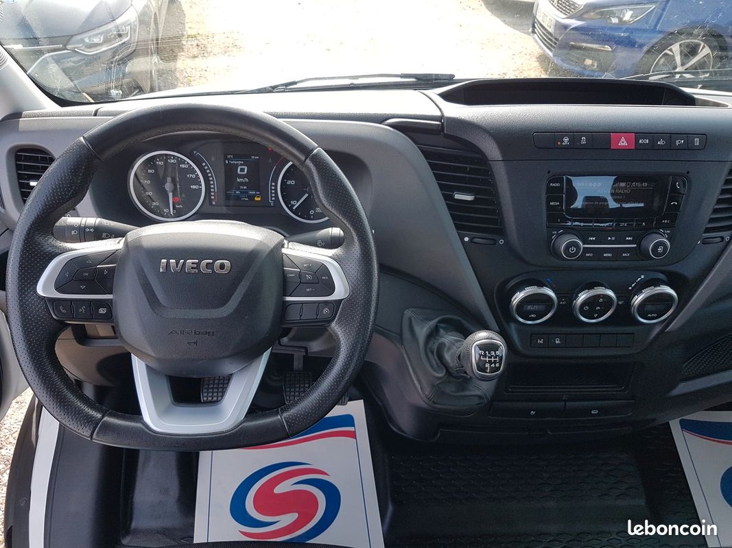 Iveco Daily V (2) 35C18 3.0 HPI 180 3T5 BVM6 Dépanneuse Porte Voiture Plateau Coulissant 131.002 Km (image 15)