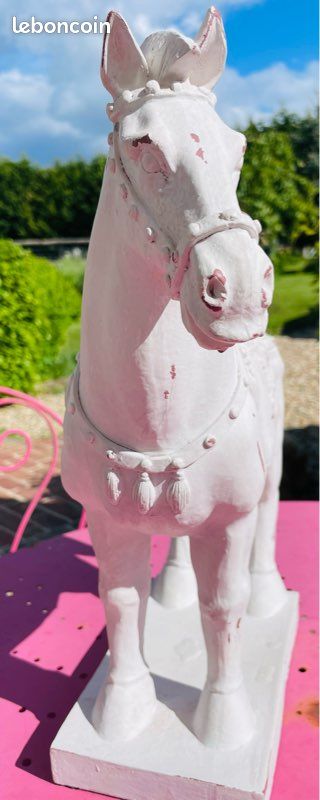 Cheval en bois peint (image 2)