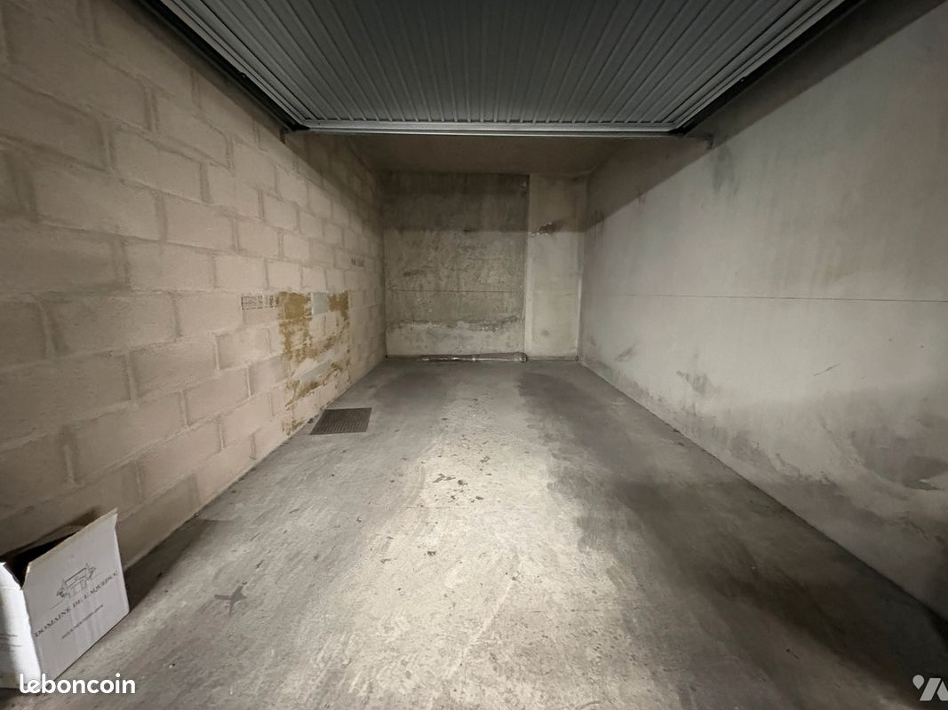 Parking MARSEILLE 6 · 33 000 €