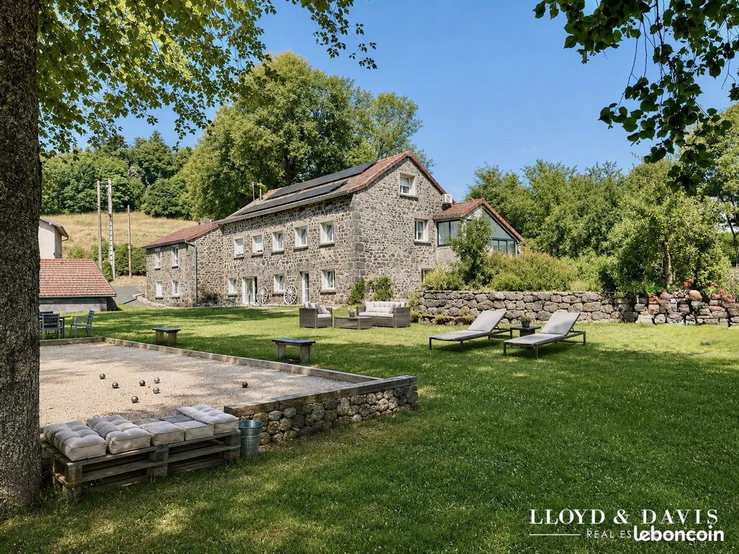 Maison 11 pièces 286 m² · à Saint-Agrève · 286 m² · 699 000 €