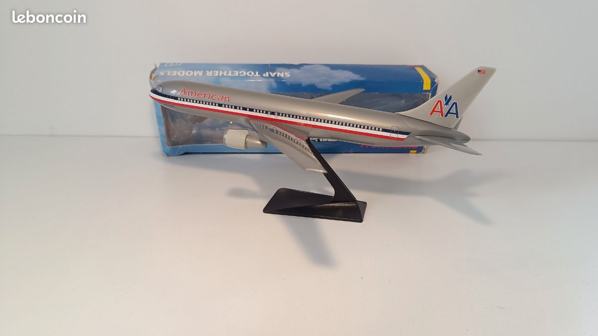 Modelo a escala 1/144 para armar: Avión Boeing 767-300 - Big Bang
