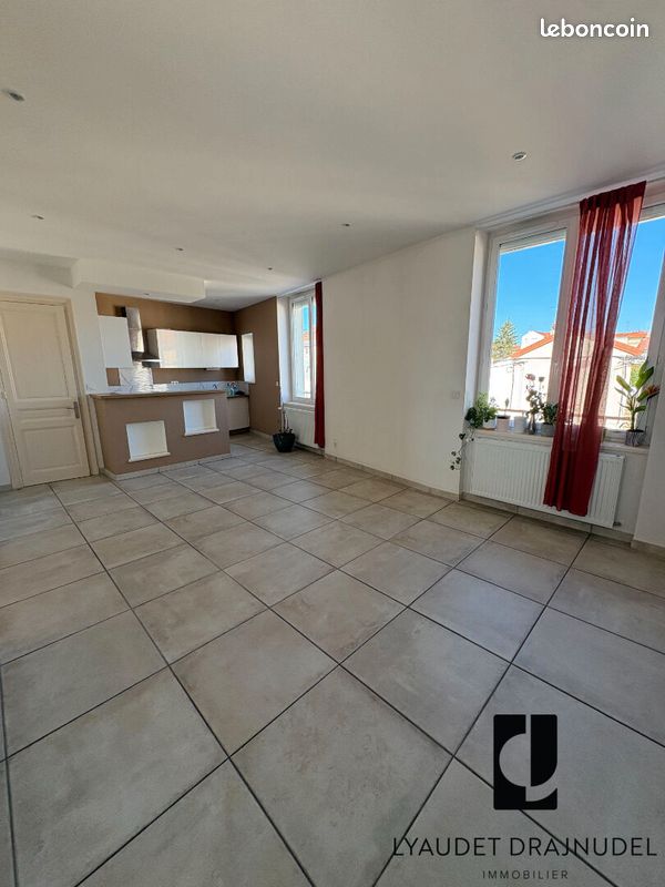 Appartement 3 pièces 80 m² · à Roanne · 80 m² · 615 €/mois