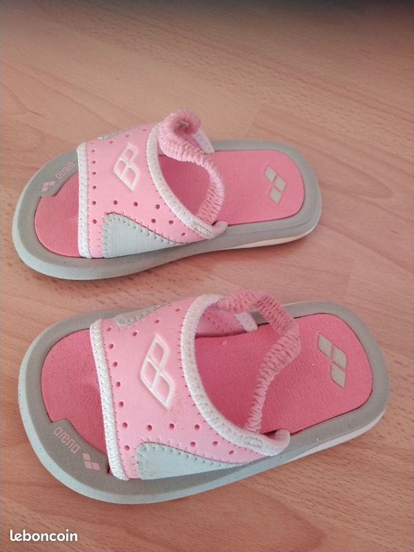 Claquette fille Arena pointure 24 Sport Plein air