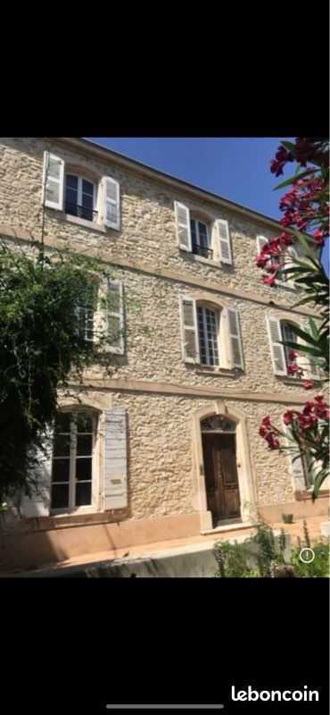 Maison 10 pièces 300 m² · à La Fare-les-Oliviers · 300 m² · 490 000 €