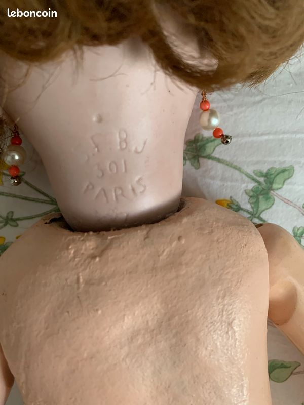 Petite Poupée Marcheuse Mécanique En Celluloïd (abîmée) - Pièce De Collection
