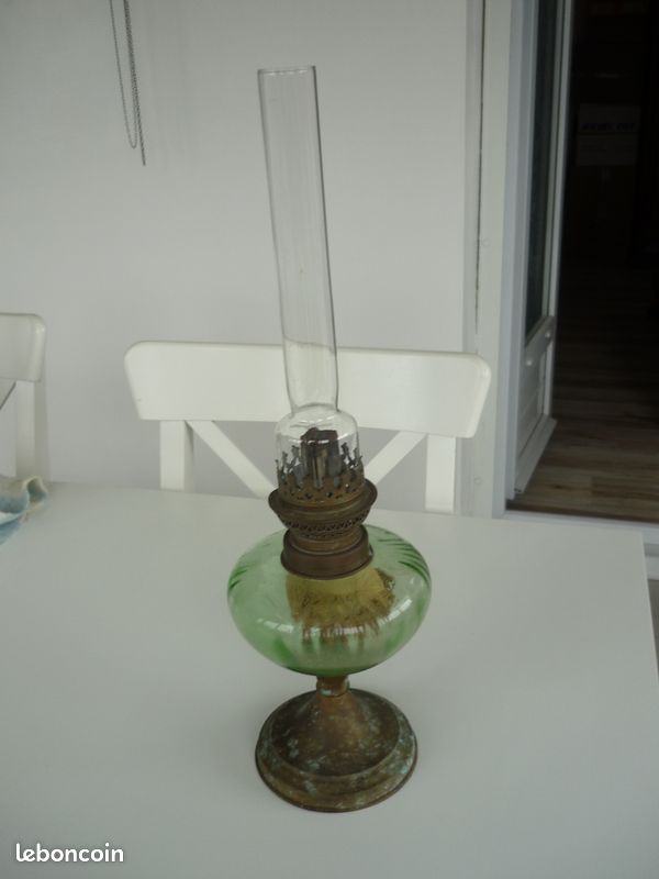 Ancienne lampe à pétrole (image 1)