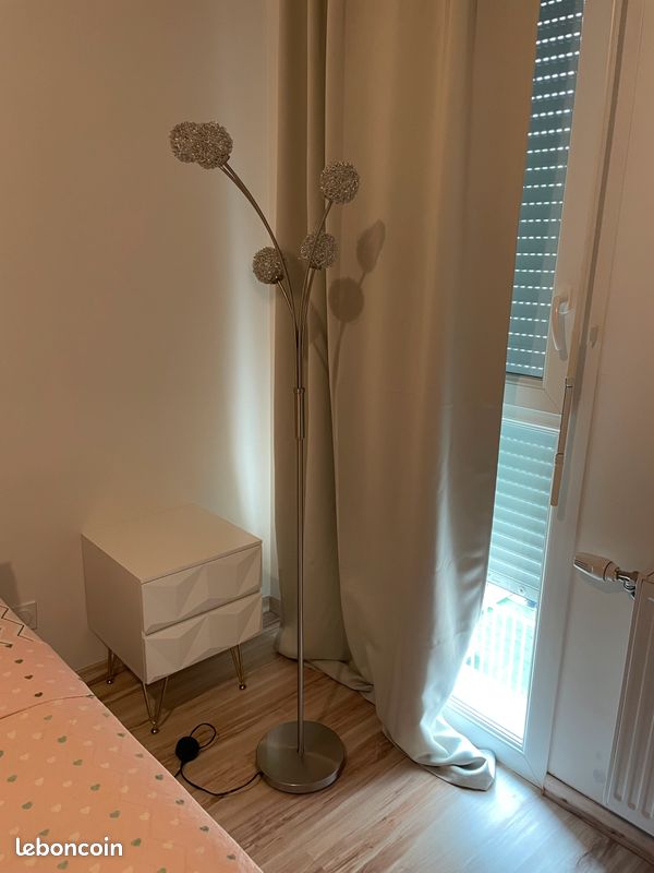 Lampe sur pied (image 1)