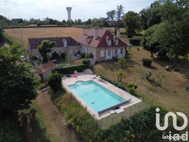 Propriété 9 pièces 232 m²