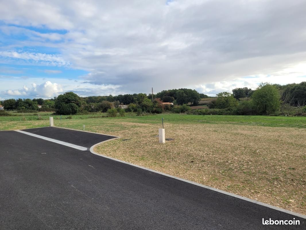 Terrain 624 m² · à Meursac · 66 500 €