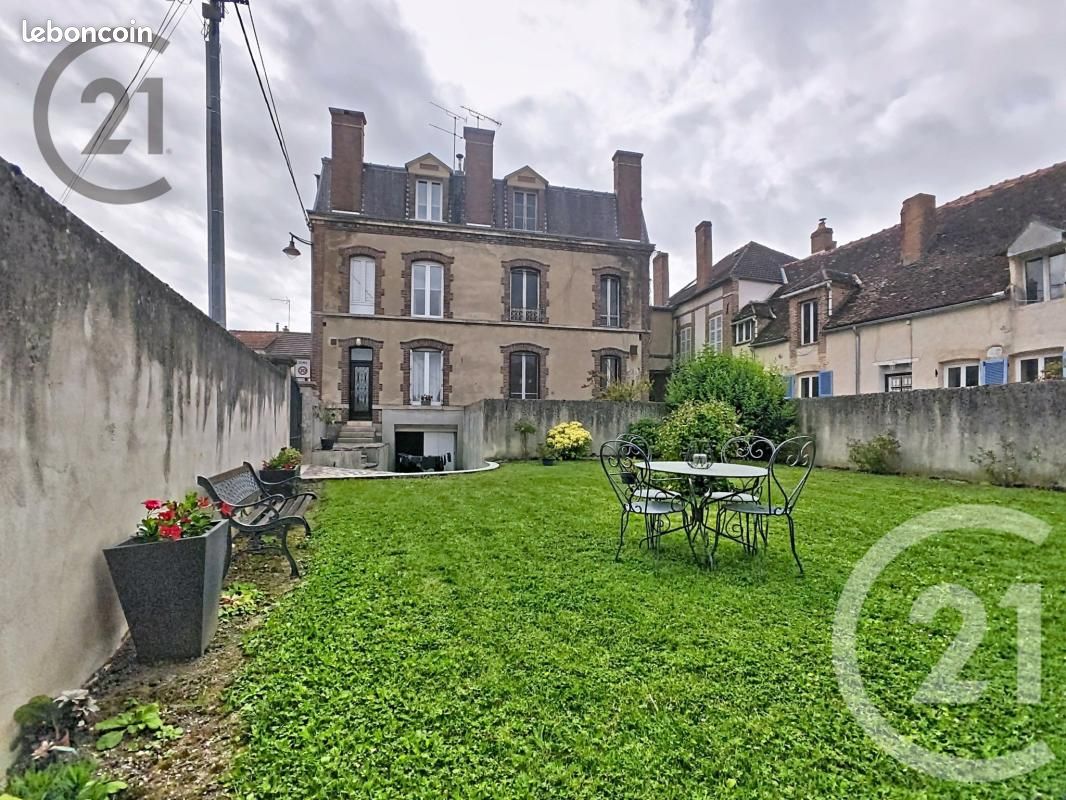 Maison 12 pièces 258 m² · à Sézanne · 258 m² · 300 000 €