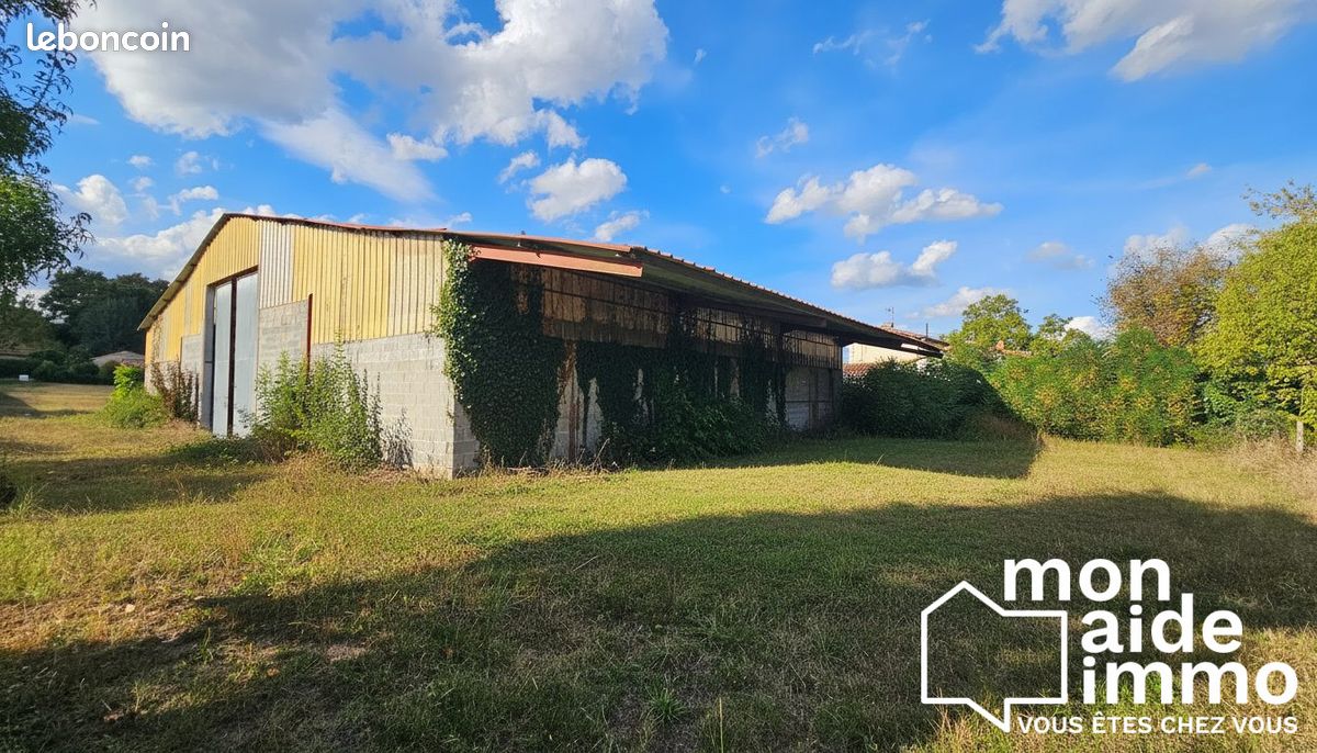 Maison 1 pièce 425 m² · à Arveyres · 425 m² · 170 000 €