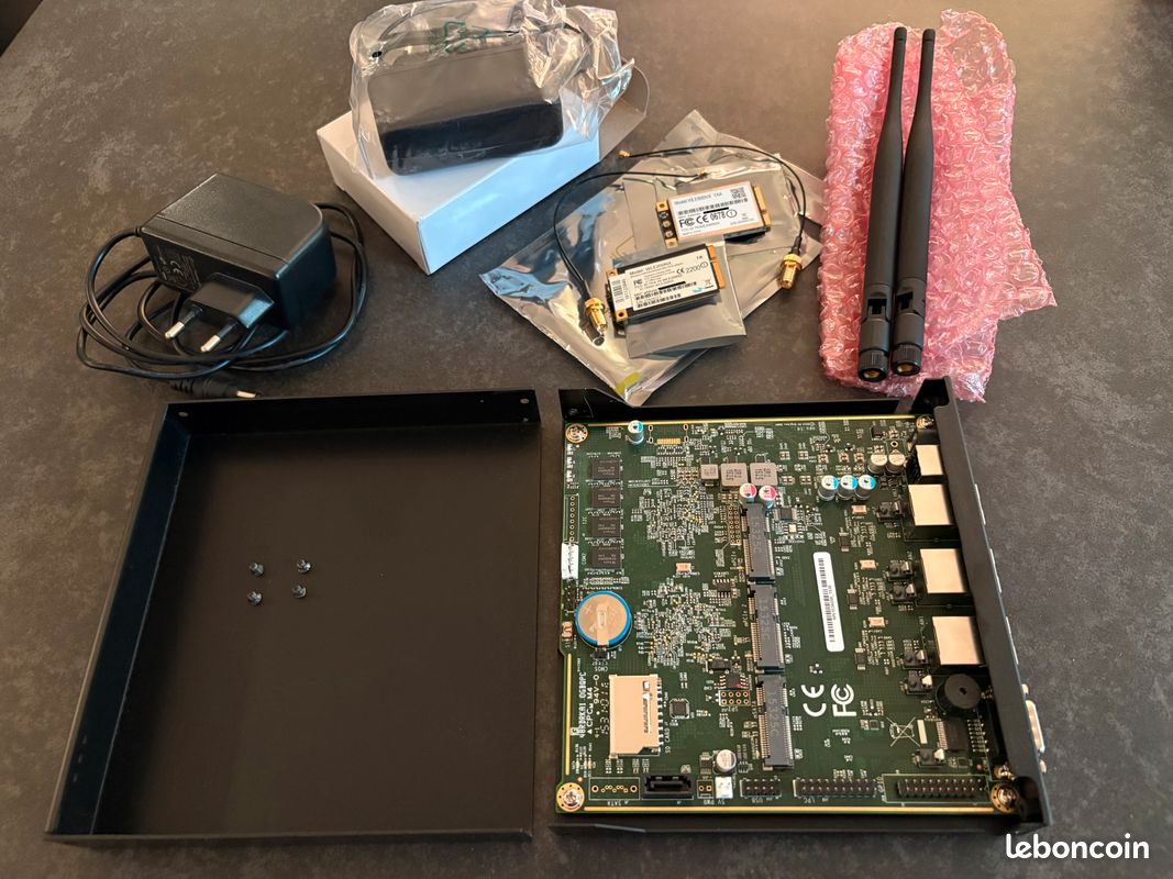Carte mère PC Engines APU1D4 + accessoires (Très bon état) (image 1)