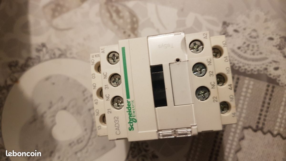 Disdisjoncteur Schneider neuf LC1D09P7 (image 1)