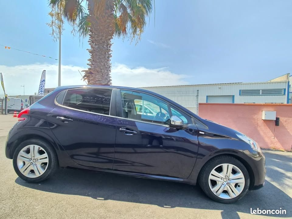 Peugeot 208 1.6 BLUEHDI 100CH STYLE 5P (image 5)