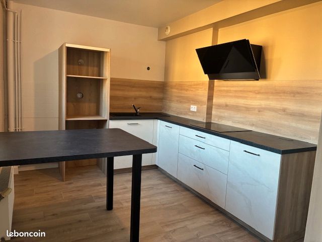 Appartement 5 pièces 96 m² · à Guingamp · 96 m² · 821 €/mois