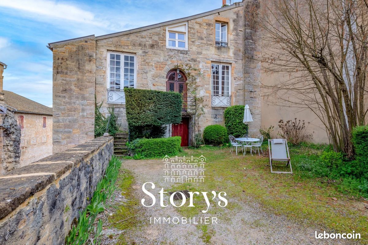 Maison 5 pièces 250 m² · à Cluny · 250 m² · 1 555 €