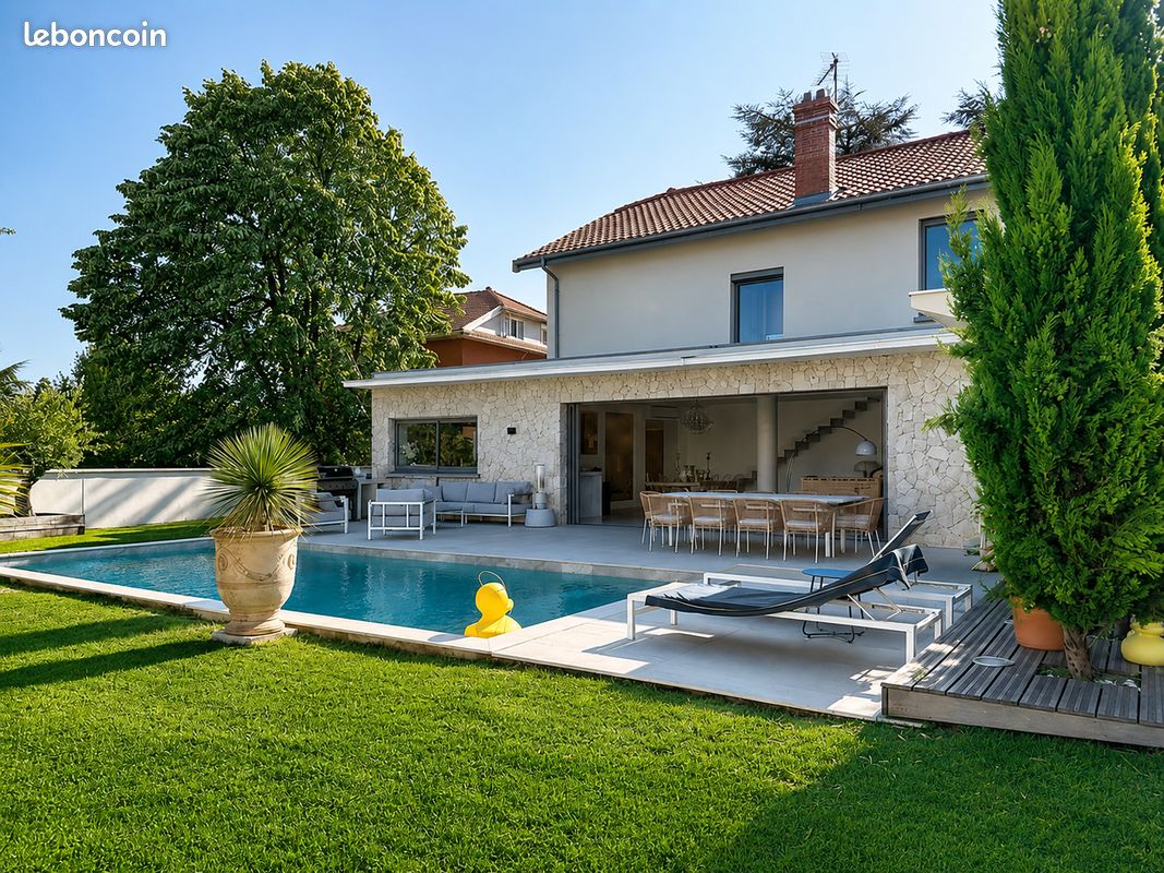 Maison 6 pièces 190 m² · à Rillieux-la-Pape · 190 m² · 1 250 000 €