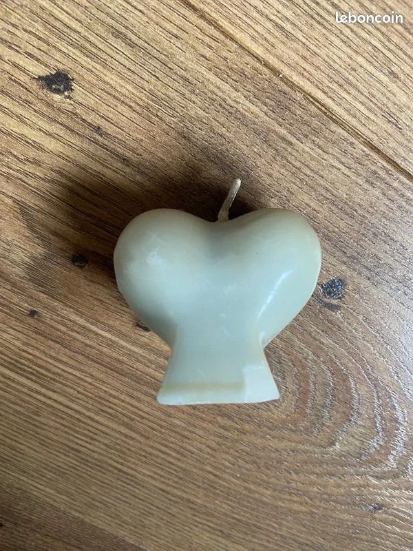 Bougie peinte à la main avec marmotte en forme de coeur (image 2)