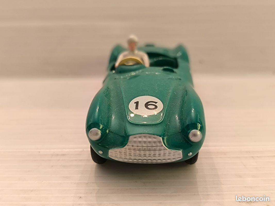 Dinky Toys 1:43 - Miniatura de carro (1) - Aston Martin