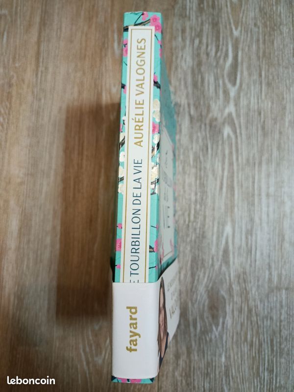Livre "Le tourbillon de la vie" d'Aurélie Valognes (image 3)