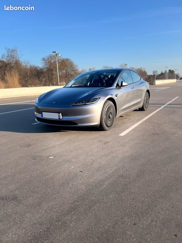 Tesla Model 3 Grande Autonomie AWD (transmission intégrale) – Quicksilver – 2026 – 13 000 km (image 1)