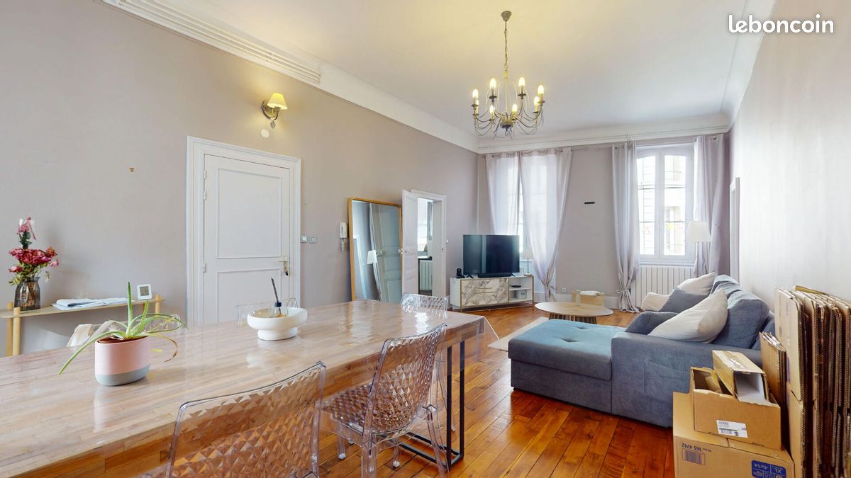Appartement 3 pièces 80 m² · à Moulins · 80 m² · 680 €
