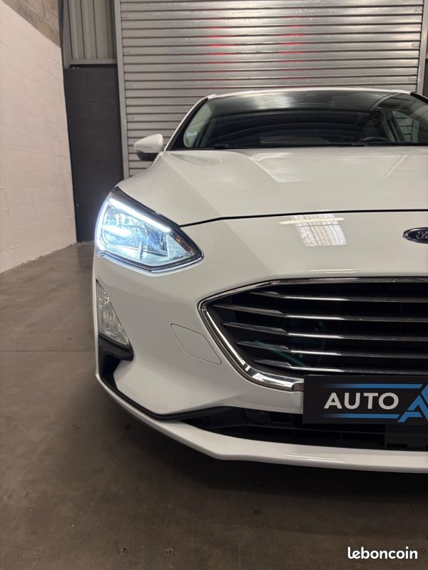 FORD Focus Berline Titanium X 1.0 EcoBoost 125 / CARPLAY / LINE ASSIST / CAMERA RECUL / RADAR AR / REGULATEUR LIMITEUR / CLIM AUTO (image 10)