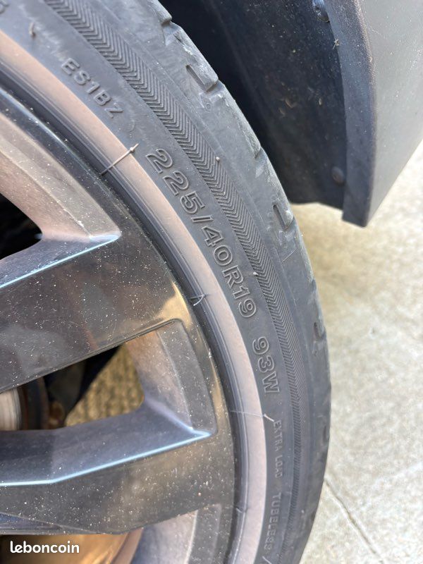 3 pneu 225/40 R19 (image 3)