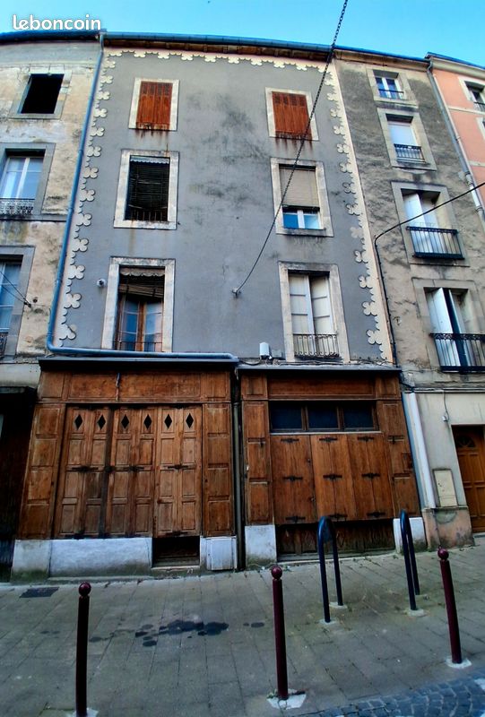Maison 10 pièces 210 m² · à Lodève · 210 m² · 85 000 €